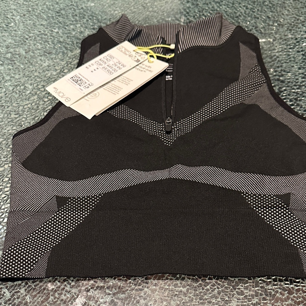 Black Seamless Zip-Front Athletic Crop Top